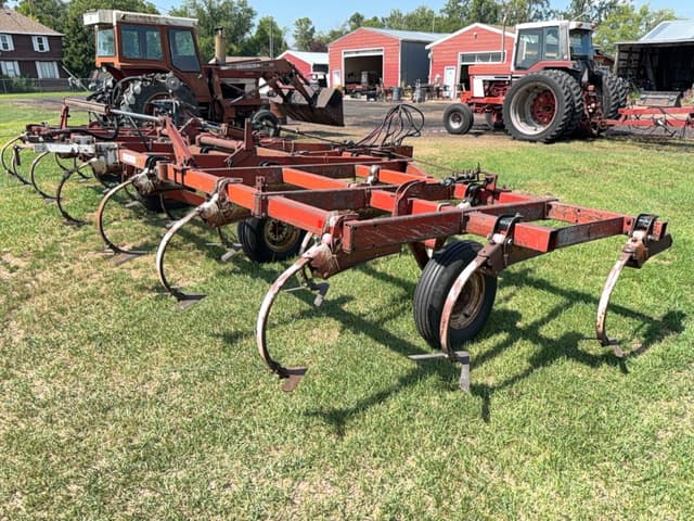 Image of International Harvester 645 equipment image 3