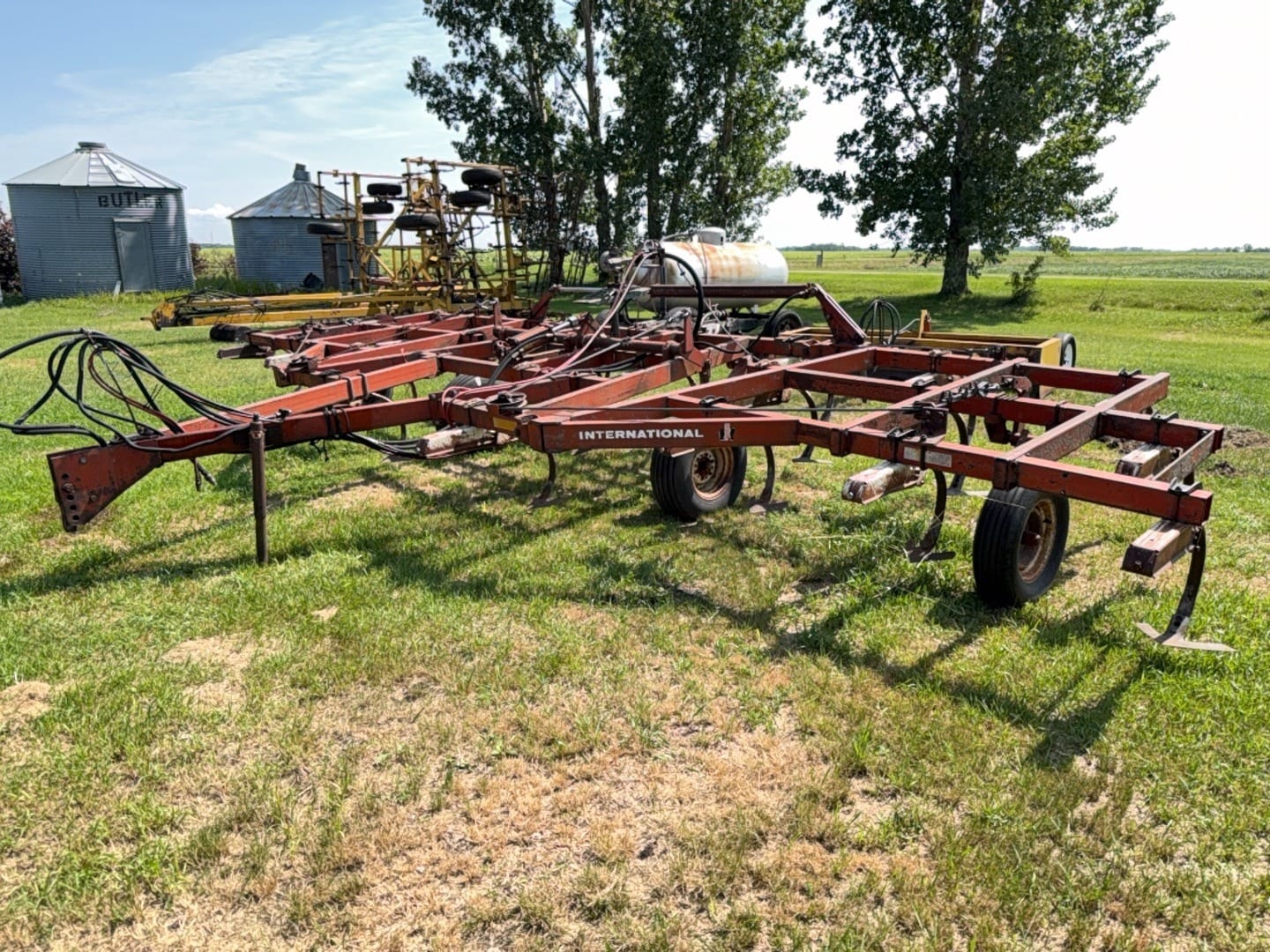 International Harvester 645 Equipment Image0