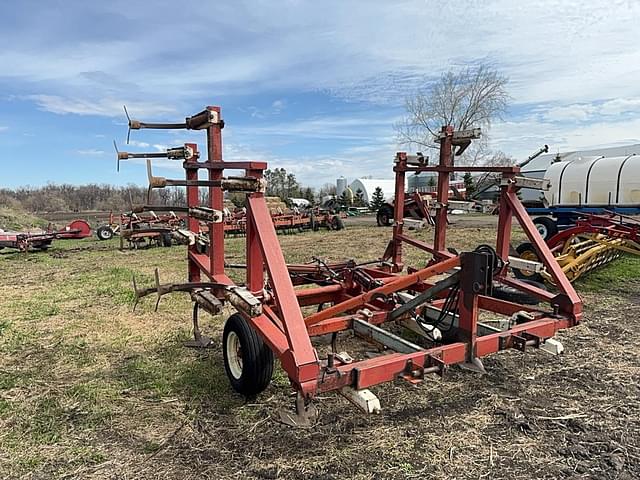 Image of International Harvester 645 equipment image 2