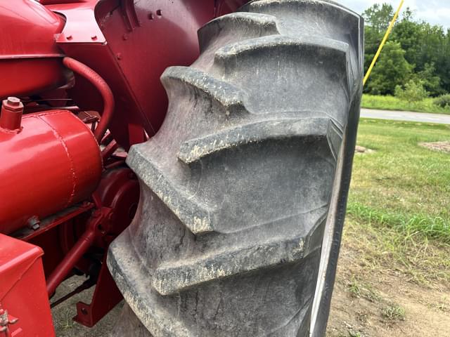 Image of International Harvester 650 equipment image 4
