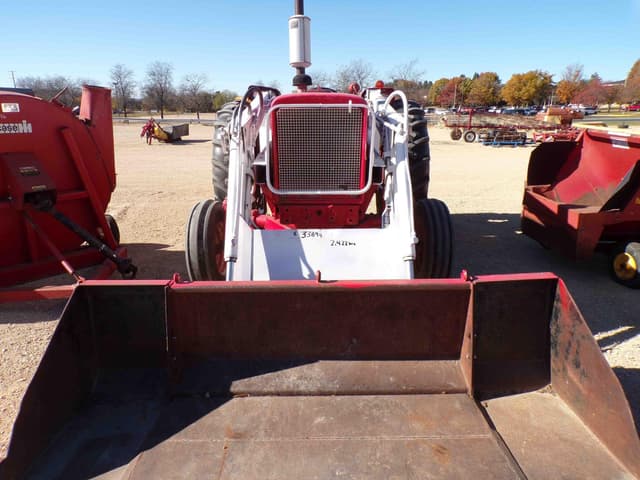Image of International Harvester 656 equipment image 2