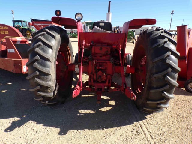 Image of International Harvester 656 equipment image 4