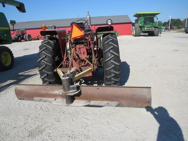 Image of International Harvester 656 equipment image 2