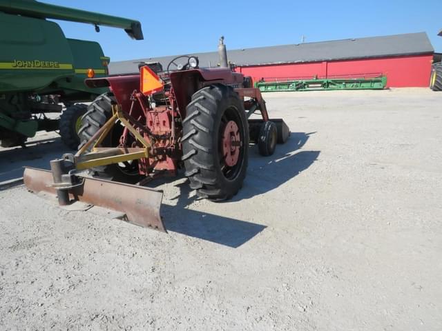 Image of International Harvester 656 equipment image 1
