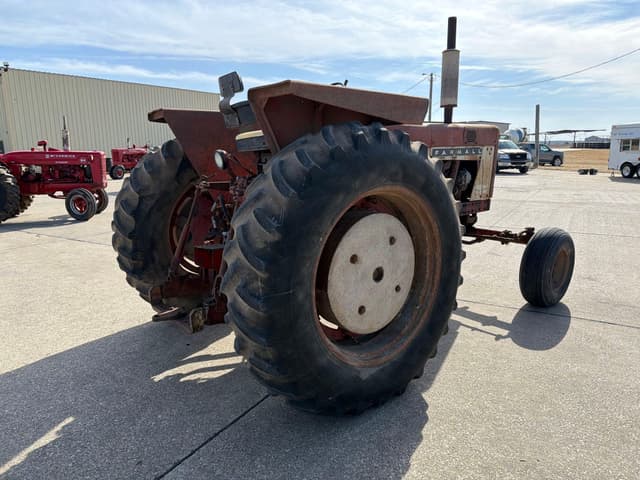 Image of Farmall 656 equipment image 3