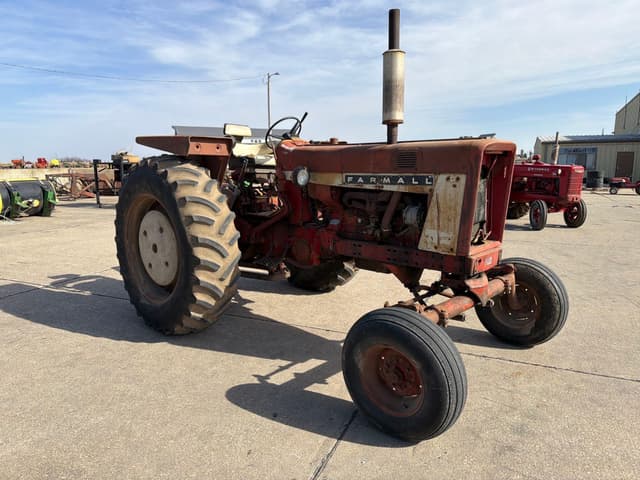 Image of Farmall 656 equipment image 2
