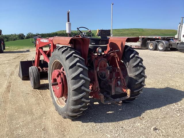 Image of International Harvester 656 equipment image 4
