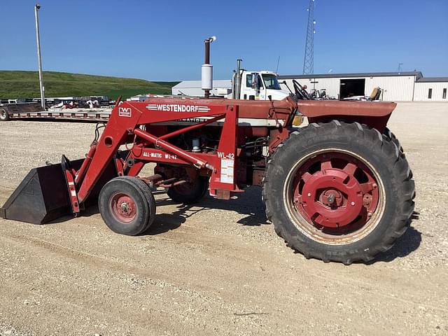 Image of International Harvester 656 equipment image 2