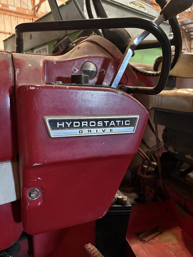 Image of International Harvester 656 equipment image 1