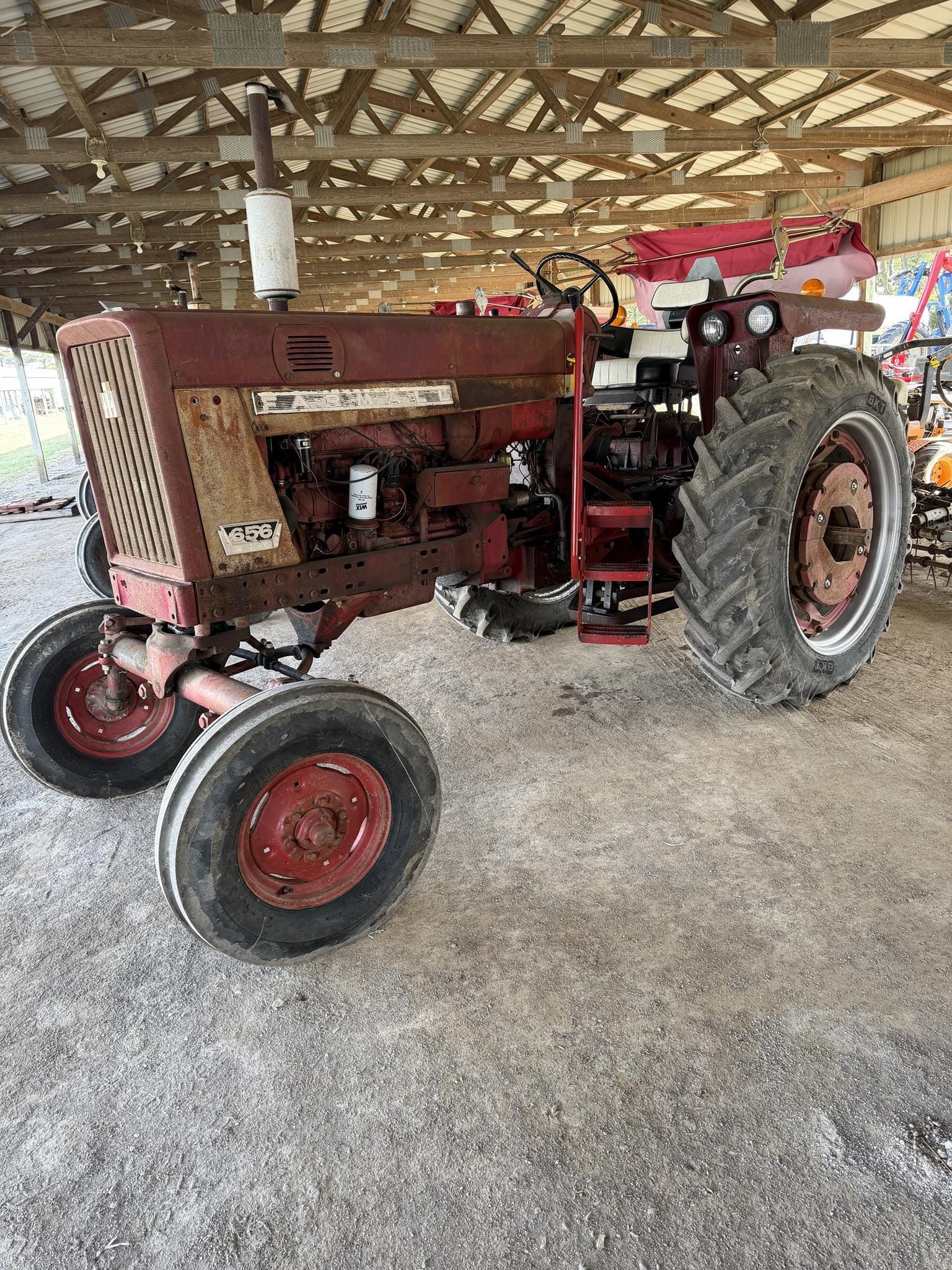 International Harvester 656 Equipment Image0