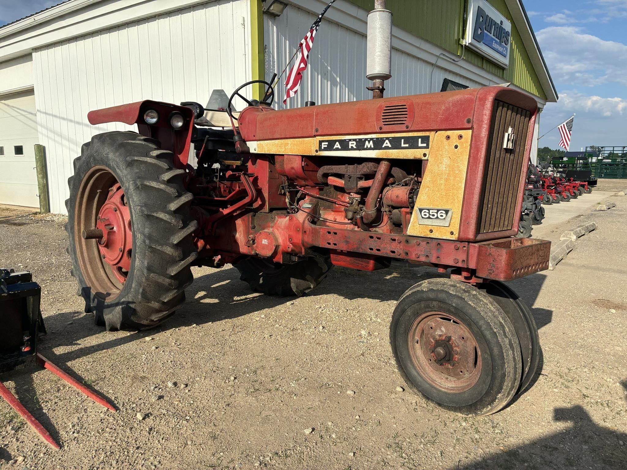 International Harvester 656 Equipment Image0