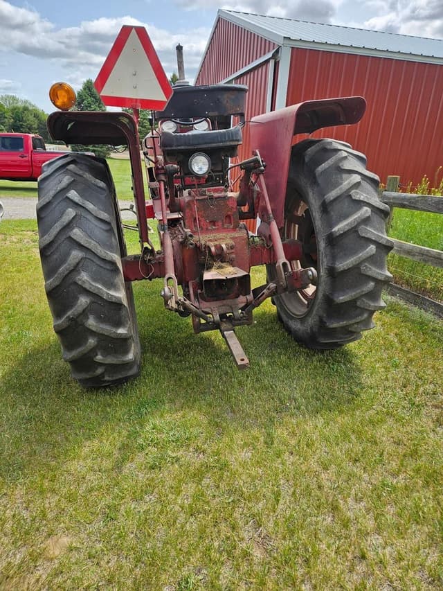 Image of International Harvester 656 equipment image 3