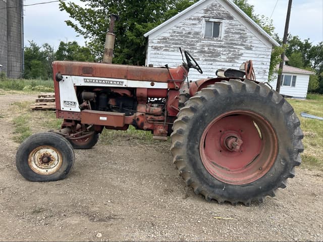 Image of International Harvester 656 equipment image 1