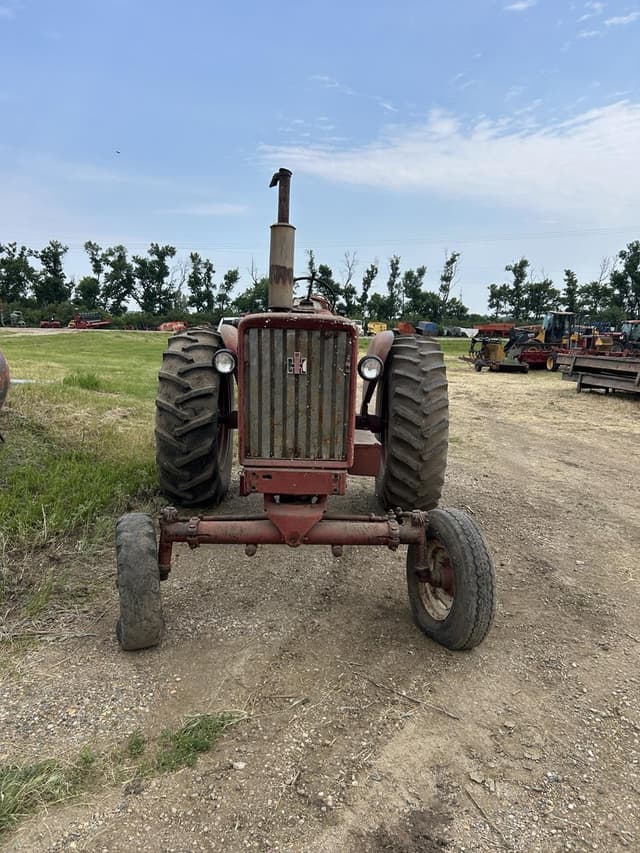 Image of International Harvester 656 equipment image 3