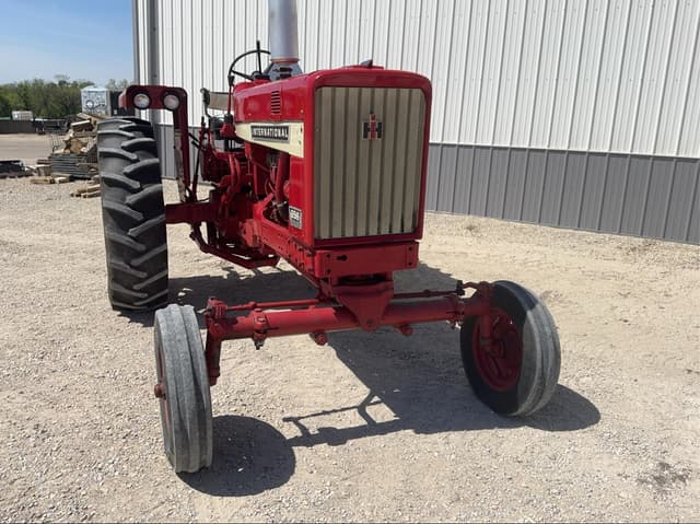 Image of International Harvester 656 equipment image 1