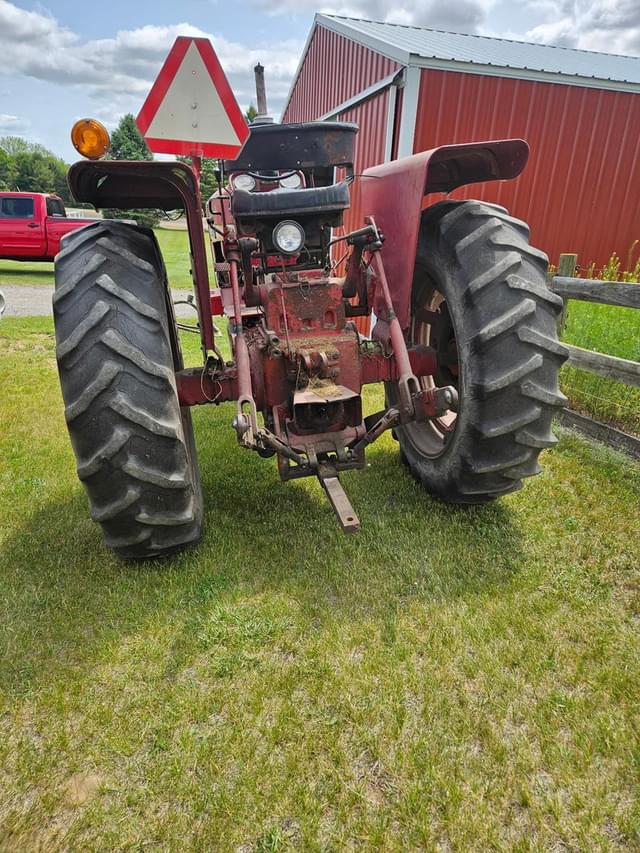 Image of International Harvester 656 equipment image 3
