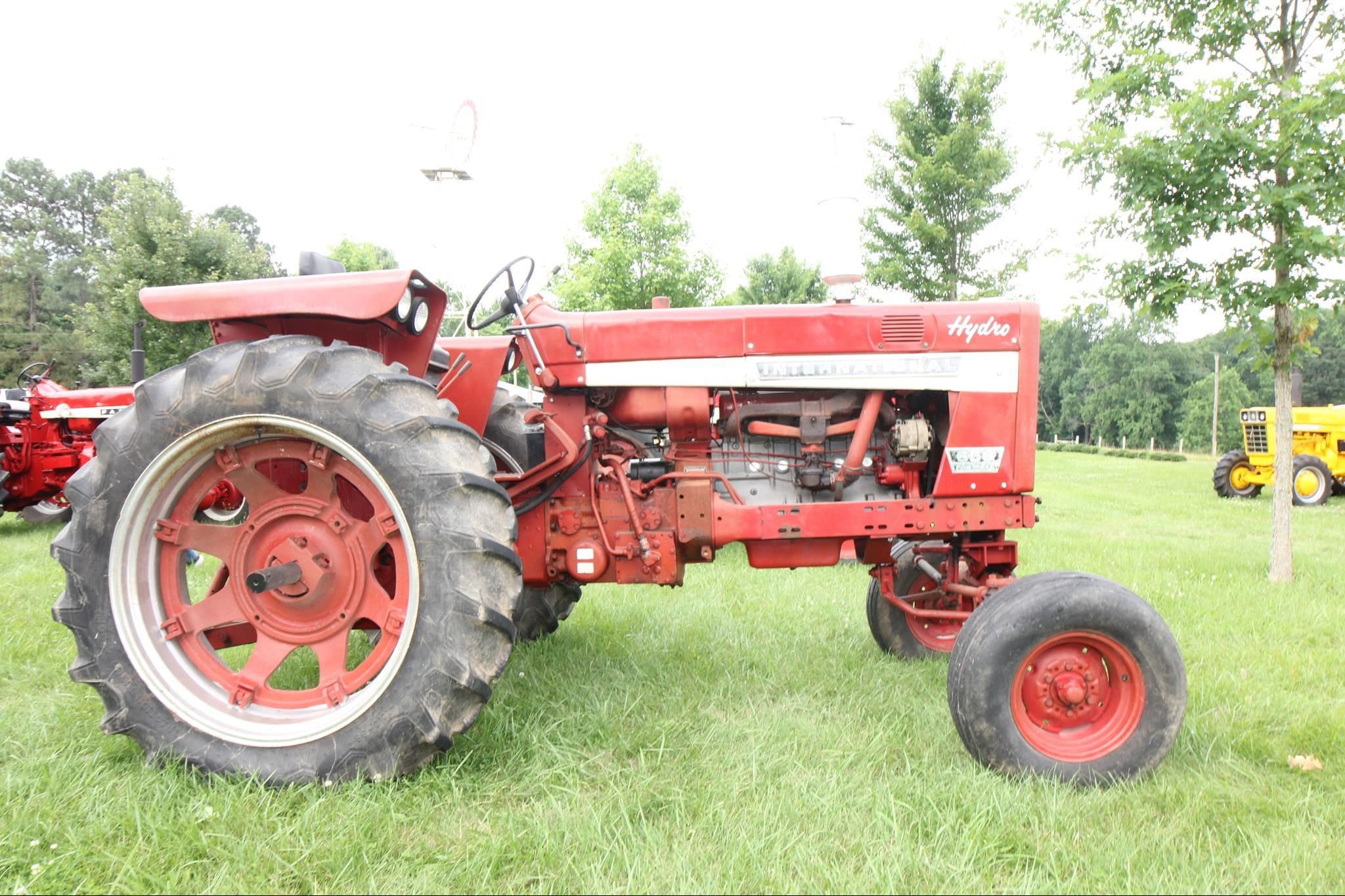 International Harvester 656 Equipment Image0