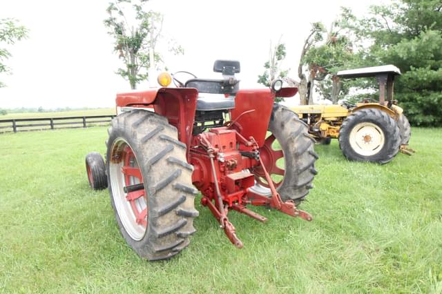 Image of International Harvester 656 equipment image 4