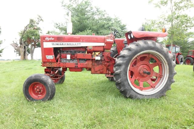 Image of International Harvester 656 equipment image 3