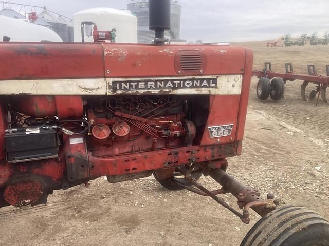Image of International Harvester 656 equipment image 4