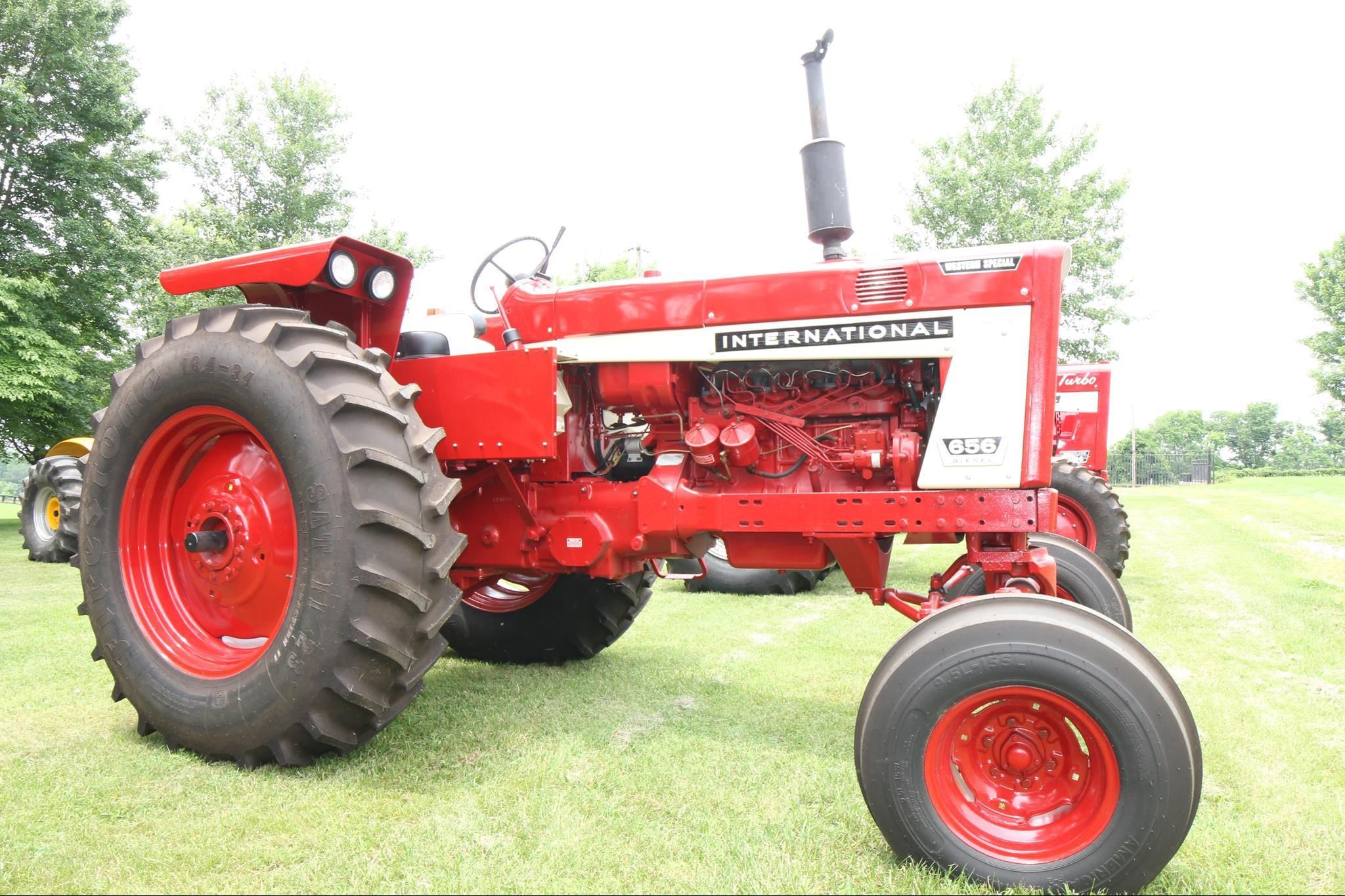 International Harvester 656 Equipment Image0