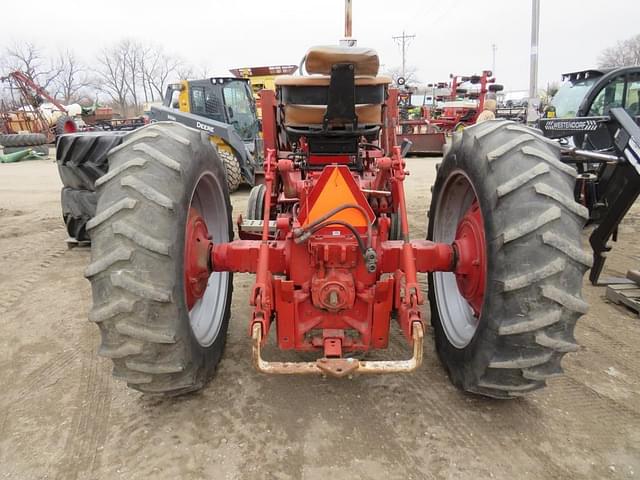 Image of International Harvester 656 equipment image 2