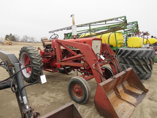 Image of International Harvester 656 equipment image 4