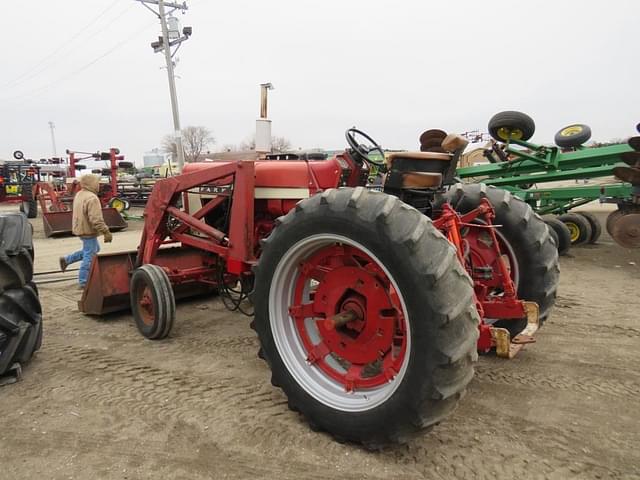 Image of International Harvester 656 equipment image 1