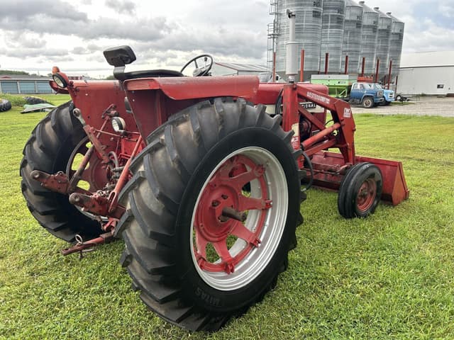 Image of International Harvester 656 equipment image 4