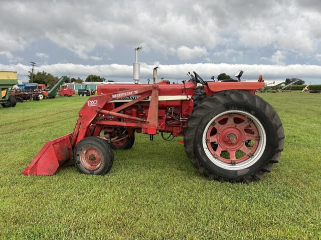 Image of International Harvester 656 equipment image 1