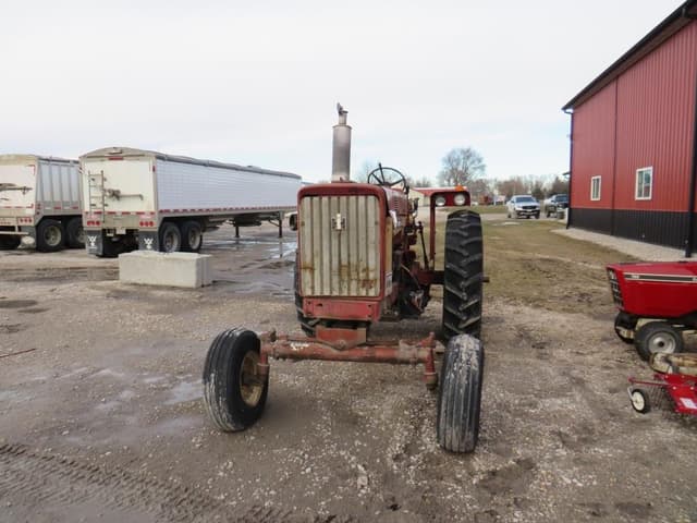 Image of International Harvester 656 equipment image 1