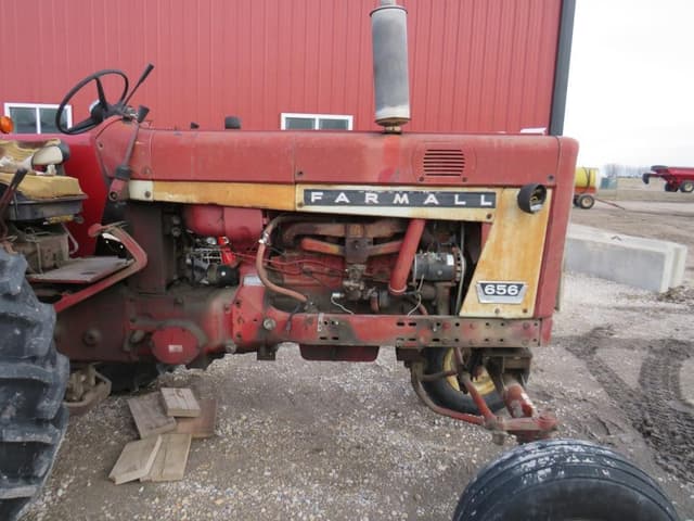Image of International Harvester 656 equipment image 3