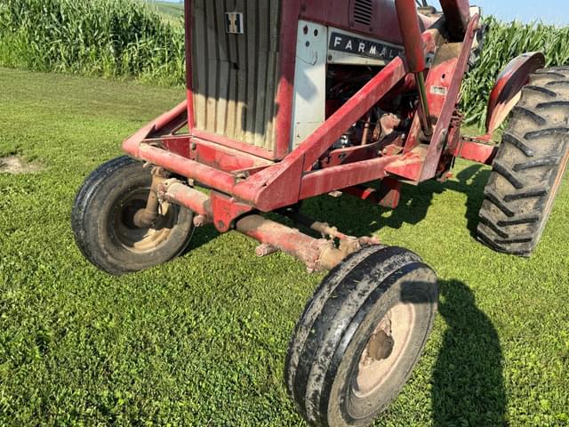 Image of International Harvester 656 equipment image 4
