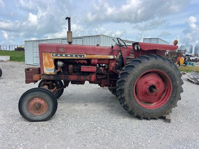 Image of International Harvester 656 equipment image 1