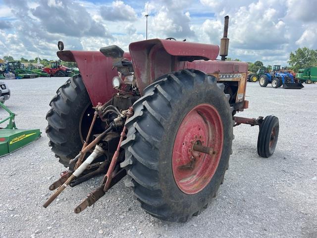 Image of International Harvester 656 equipment image 4
