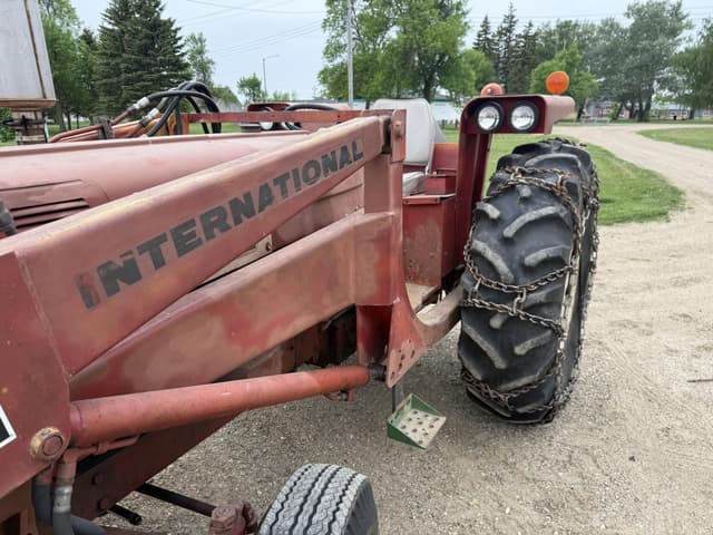 Image of International Harvester 656 equipment image 3