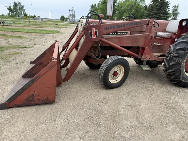 Image of International Harvester 656 equipment image 1