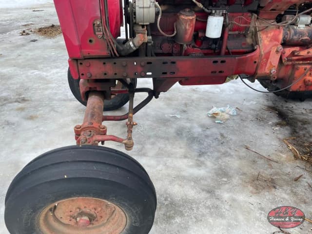 Image of International Harvester 656 equipment image 4