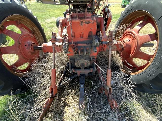 Image of International Harvester 656 equipment image 3