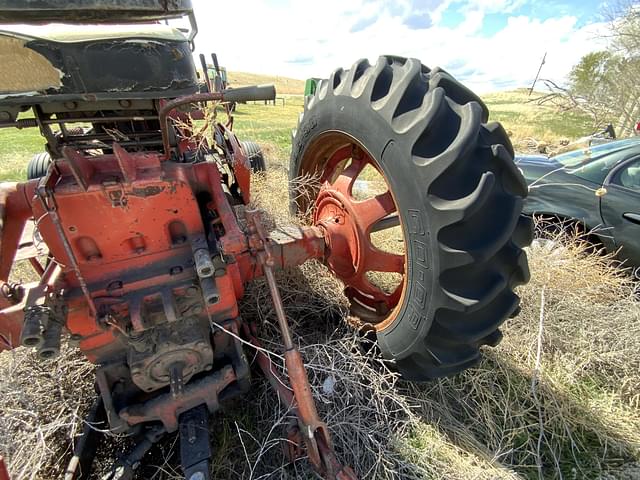 Image of International Harvester 656 equipment image 4
