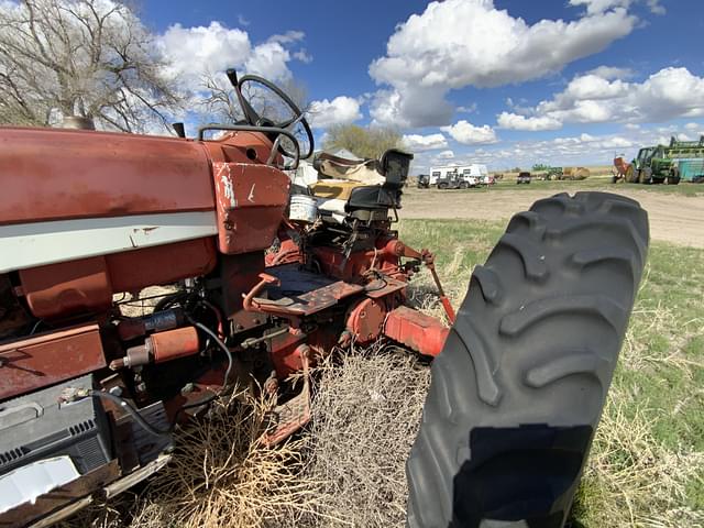 Image of International Harvester 656 equipment image 2