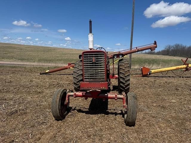 Image of International Harvester 656 equipment image 2