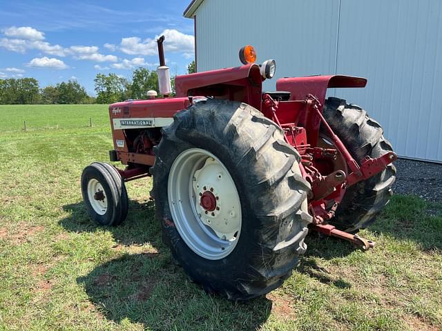 Image of International Harvester 656 equipment image 2