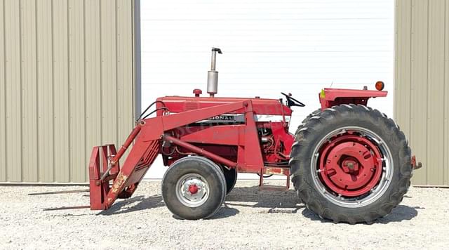 Image of International Harvester 656 equipment image 4