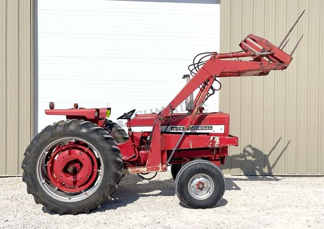 Image of International Harvester 656 equipment image 3