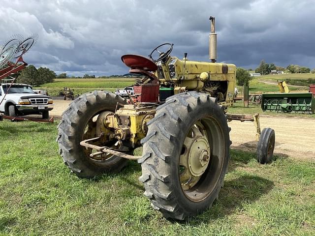 Image of International Harvester 656 equipment image 2