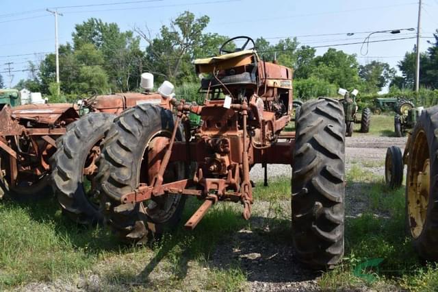 Image of International Harvester 656 equipment image 3