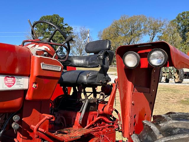 Image of International Harvester 656 equipment image 1