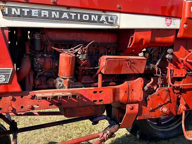 Image of International Harvester 656 equipment image 2