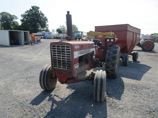 Image of International Harvester 656 equipment image 1